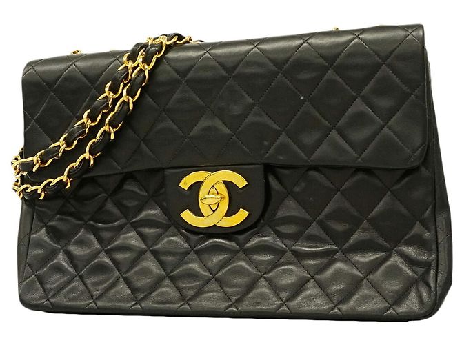 Borsa a tracolla Chanel in pelle d'agnello nera Nero