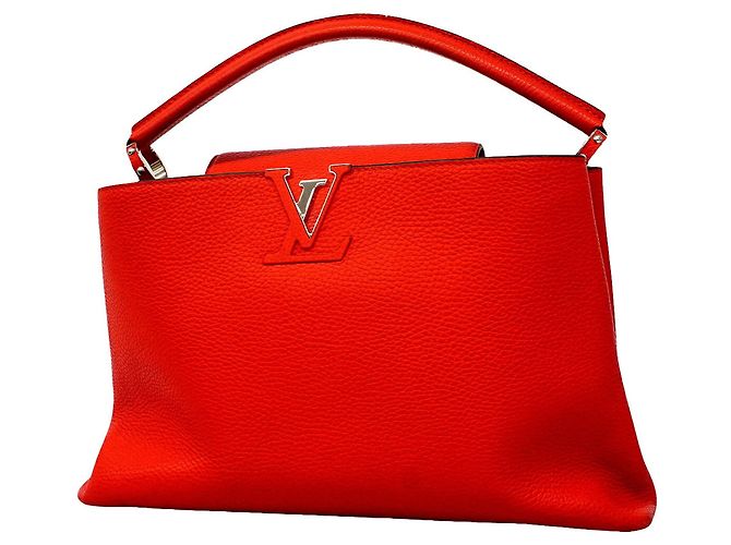 Bolsa de Ombro Louis Vuitton Capucines MM Vermelho