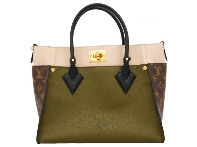 Borsa Louis Vuitton Monogram On My Side MM