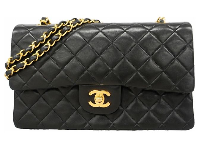 Bolsa de Ombro Chanel Matelassé Preto