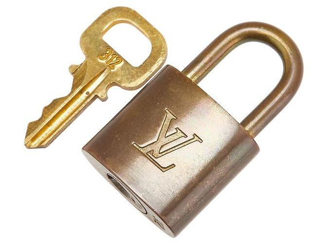 Conjunto de Cadeado e Chave Louis Vuitton Cadena Dourado Metálico