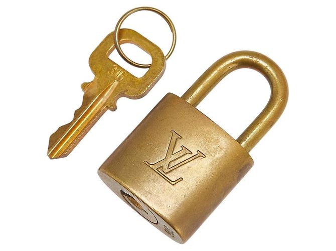 Accesorio Juego de Llave y Candado Louis Vuitton Dorado Metálico