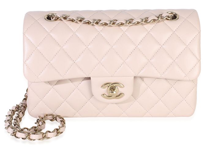Gabrielle Bolso Chanel Small Classic Double Flap de piel de cordero acolchada rosa claro Beige