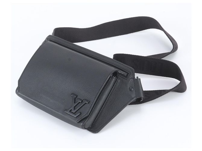 Sling Bag Louis Vuitton LV Aerogram Takeoff com proteção RFID Preto
