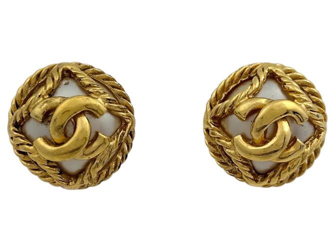 Pendientes de clip Chanel chapados en oro con perlas artificiales Blanco Dorado