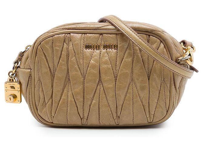 Bolso Camera Miu Miu de Nappa Matelassé Beige