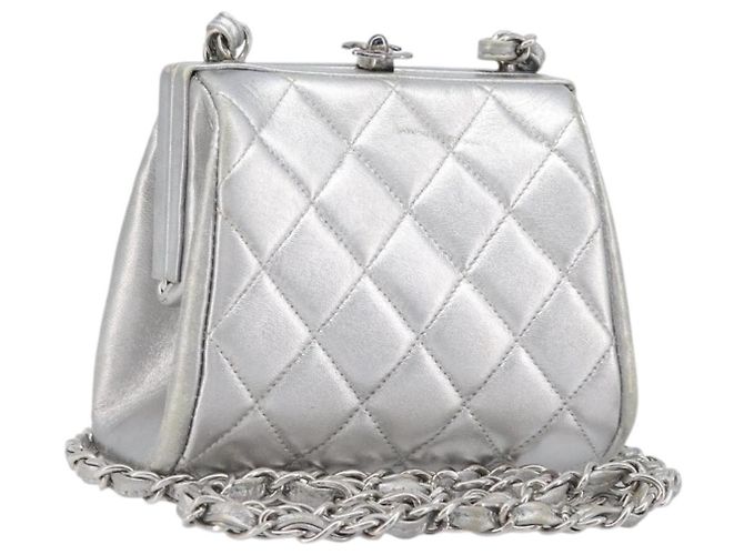 CHANEL Schultertasche mit Kette aus Matelassé-Leder Silver CC Auth 197202A Silber