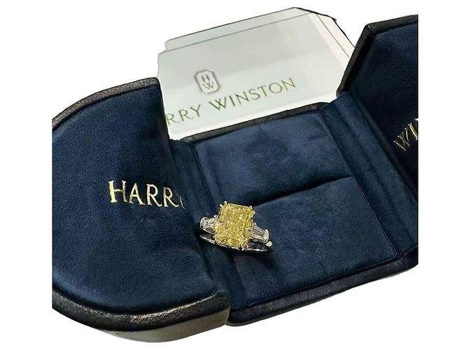 Harry Winston Yellow Diamond Platinum Ring Multiple colors