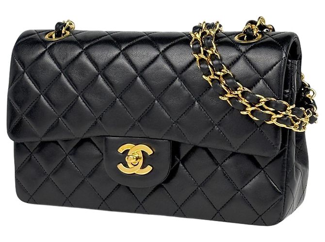 Bolsa de Ombro Chanel Matelassé Preto