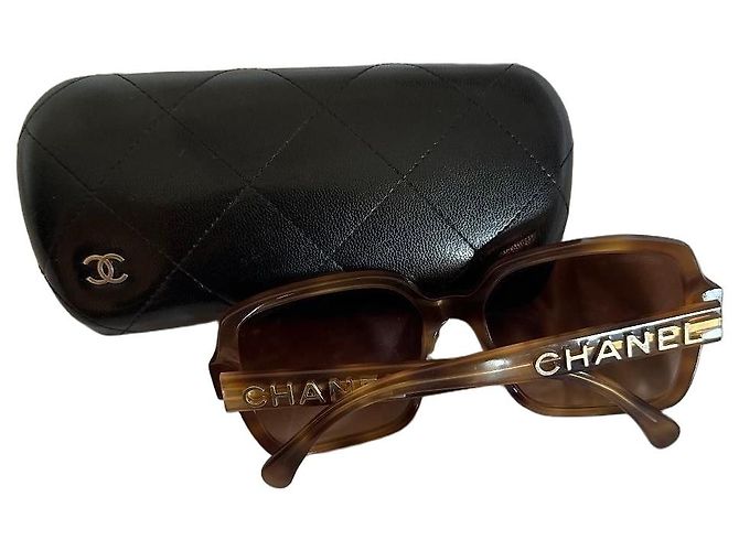 Gafas de Sol Chanel Marrones con Logo Dorado Castaño