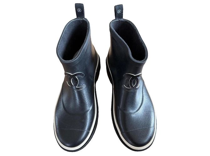 Chanel CC-Logo Stiefeletten aus schwarzem Gummi