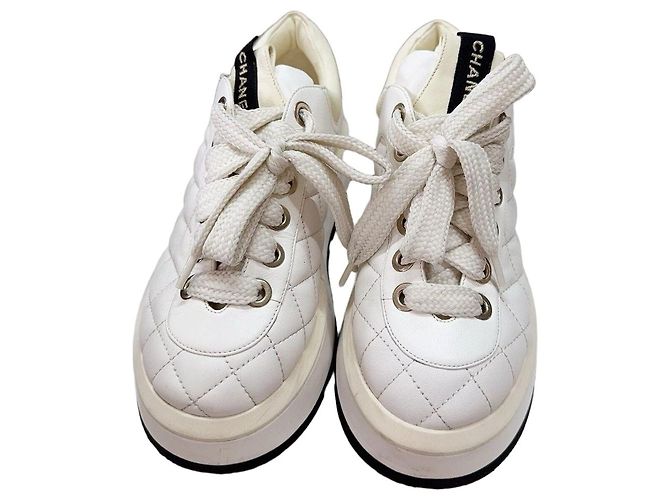 Baskets Chanel en cuir blanc à semelle plateforme Multicolore