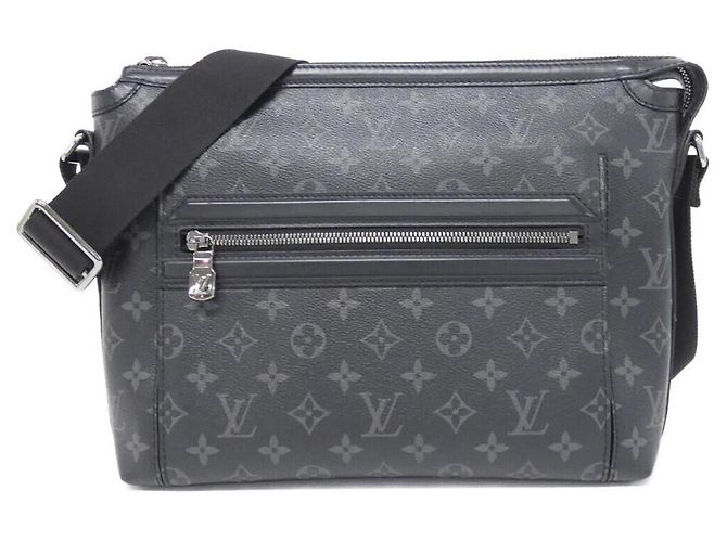 Bolsa de Ombro Louis Vuitton Odyssee Monogram Eclipse Preto