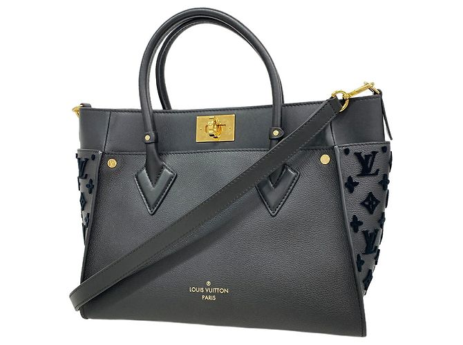 Borsa Louis Vuitton On My Side MM in Noir Nero