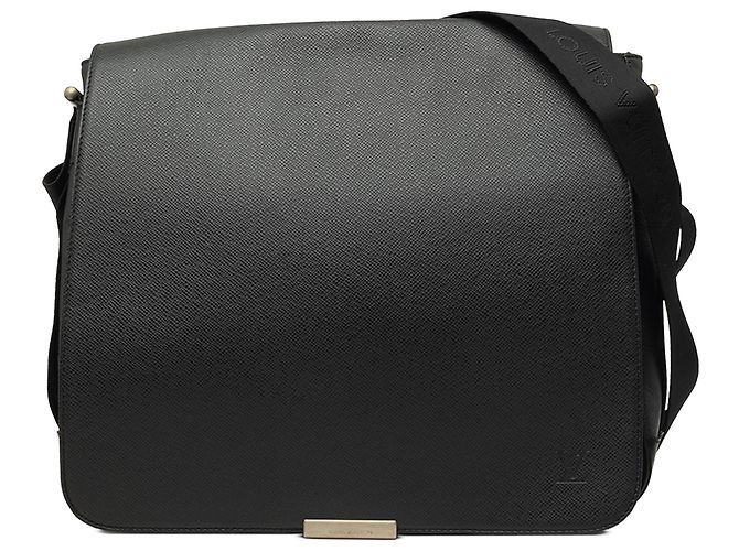 Louis Vuitton Black Taiga Viktor
