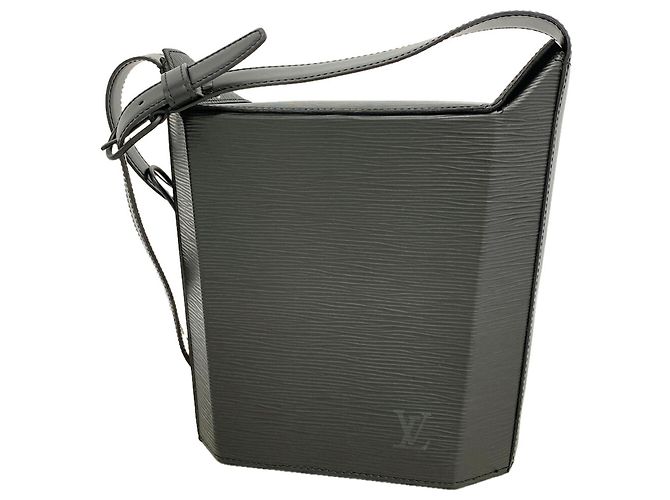 Louis Vuitton Epi Sac Sole Shoulder Bag Nero