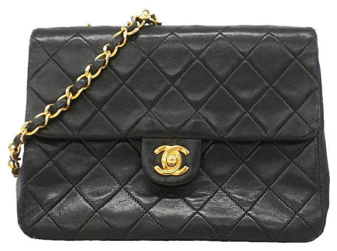 Bolsa de Ombro Chanel Matelassé com Corrente Preto