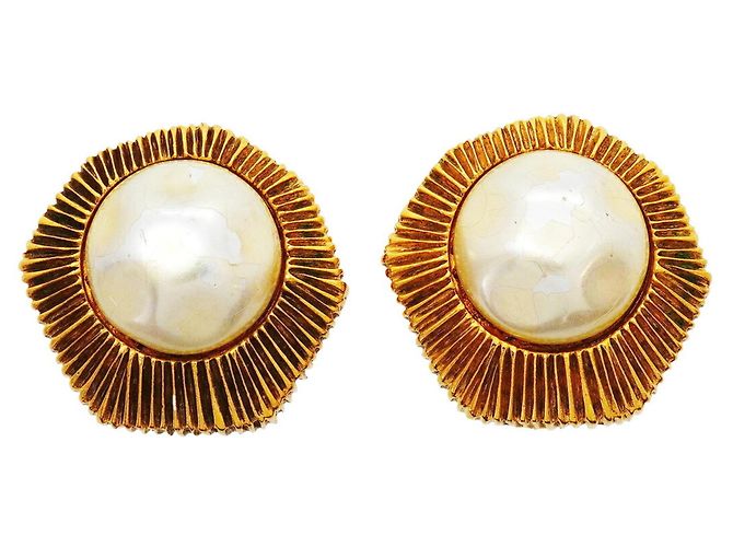 Timeless Chanel vergoldete Clip-Ohrringe Golden