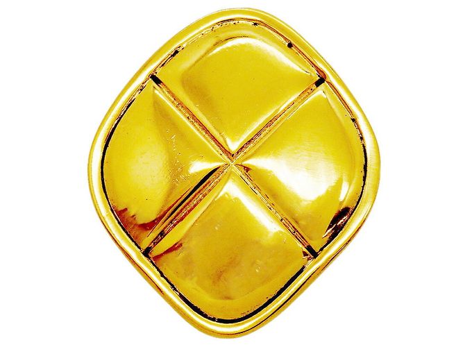 Spilla Chanel Matelassé a forma di diamante D'oro