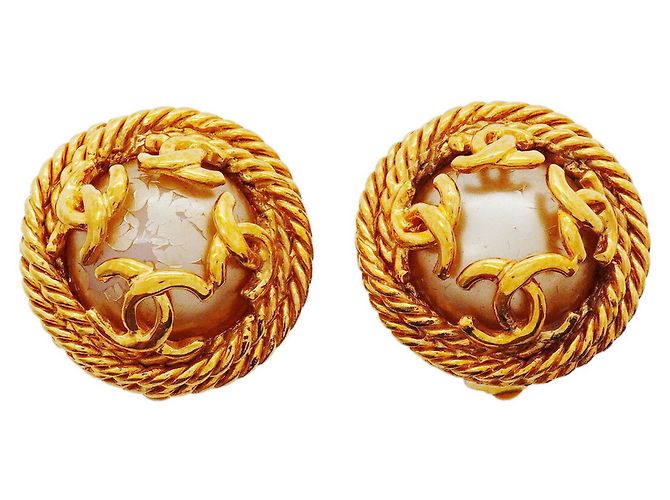 Orecchini a clip Chanel dorati con perla sintetica D'oro