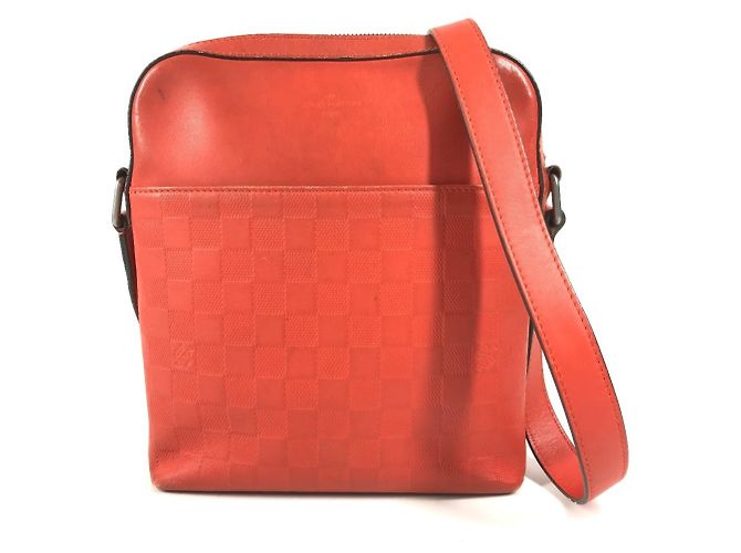 Bolsa Pochette District Louis Vuitton Damier Infini Vermelho