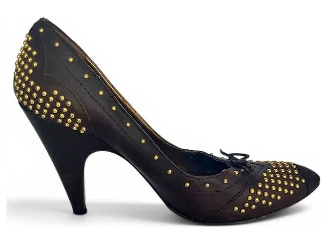 Décolleté Miu Miu in pelle marrone con borchie