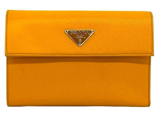 Prada Triangle Logo Plate Nylon Bi-fold Geldbörse Orange