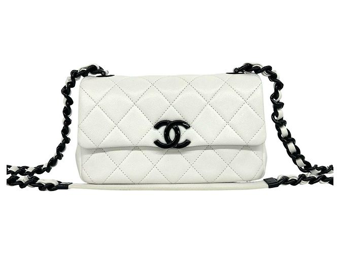Bolso de hombro Chanel Matelassé Coco Mark Hardware Negro Blanco