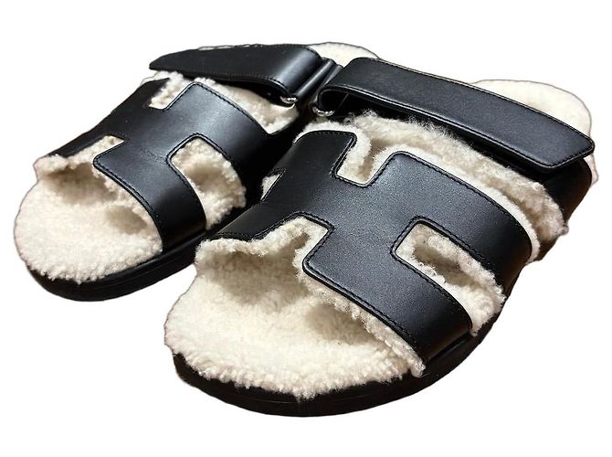 Hermès Chypre Shearling Sandalen Schwarz Weiß