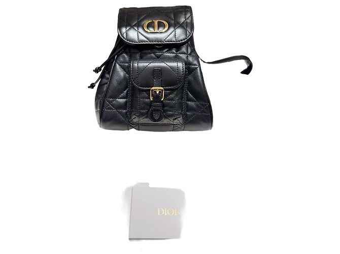 Mini mochila Dior Caro em couro preto e dourado Multicor