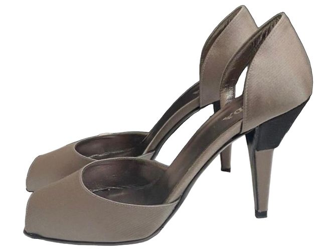 Prada grey leather pumps