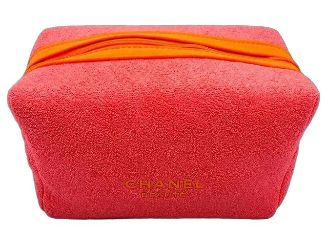 Necessaire Chanel in spugna corallo