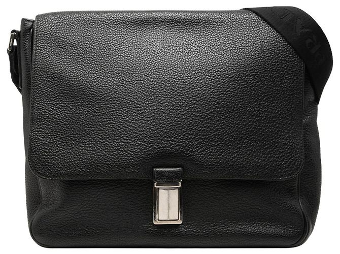 Borsa a tracolla con patta Prada in Vitello Phenix nero