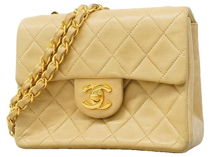 Bolsa de Ombro Chanel Mini Matelassé com Corrente Bege