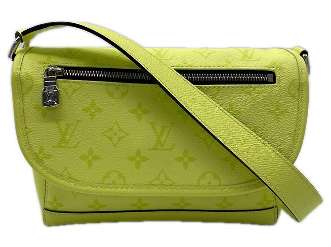 Sac Messenger Louis Vuitton Taigarama Pulse Doré