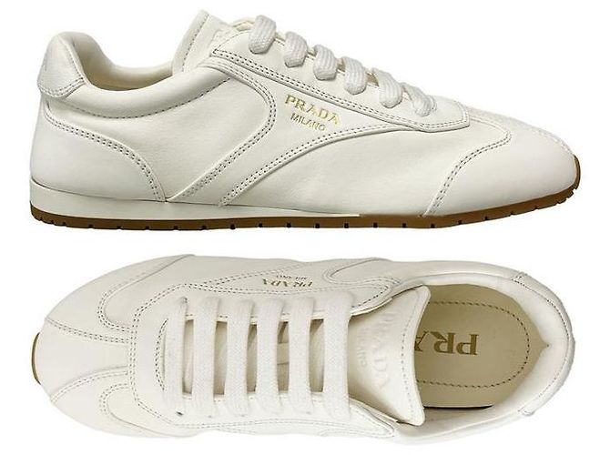 Prada Baskets en cuir Napa avec logo doré Blanc