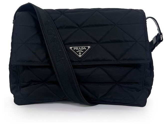 Prada Bolsa Messenger acolchoada em Re-Nylon com pespontos Bolsa de ombro Preta Preto