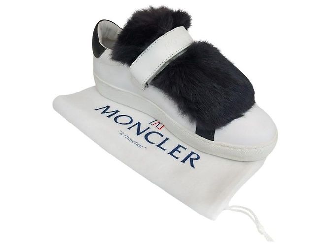 Moncler Sapatilhas de couro branco Rabbit com pele e Velcro para mulher