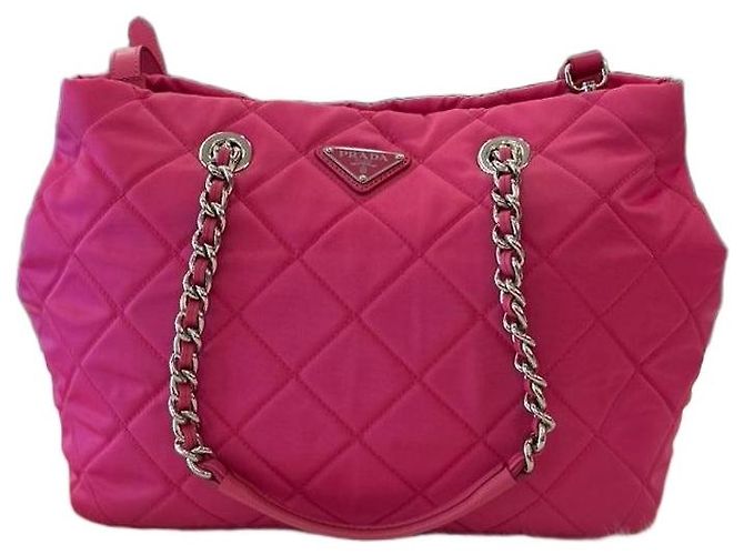 Prada Bolso de hombro acolchado Pocono con cadena Rosa
