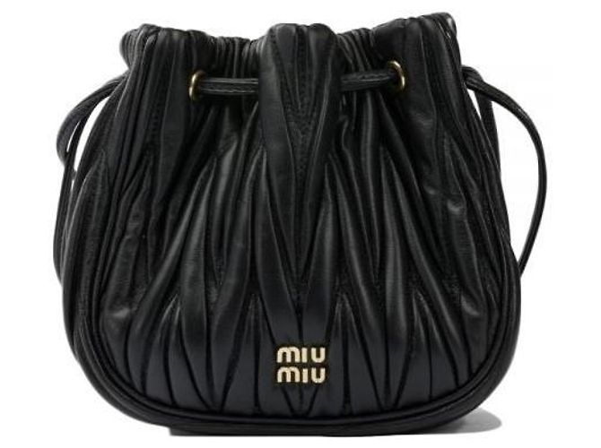 Miu Miu Bolsa Pouch em couro Nappa Black AFPP Preto