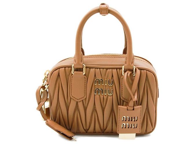 Miu Miu Bolsa Tote e Crossbody em couro acolchoado Caramel Marrom