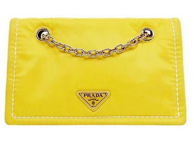 Prada Bolsa de ombro com corrente em nylon amarelo