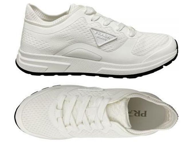 Prada Baskets en maille avec logo triangle White Blanc