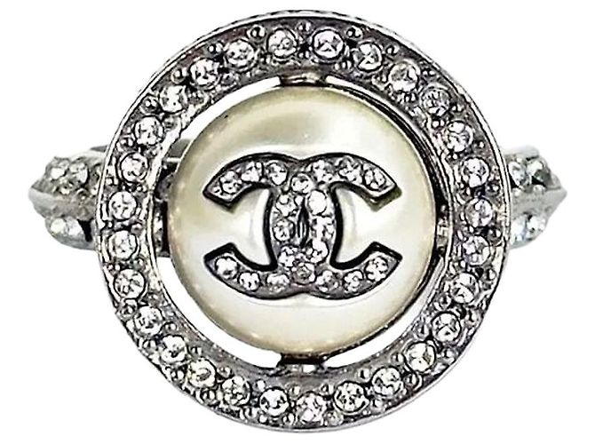 Chanel Unbenutzter Kristallring mit rundem Logo Silber