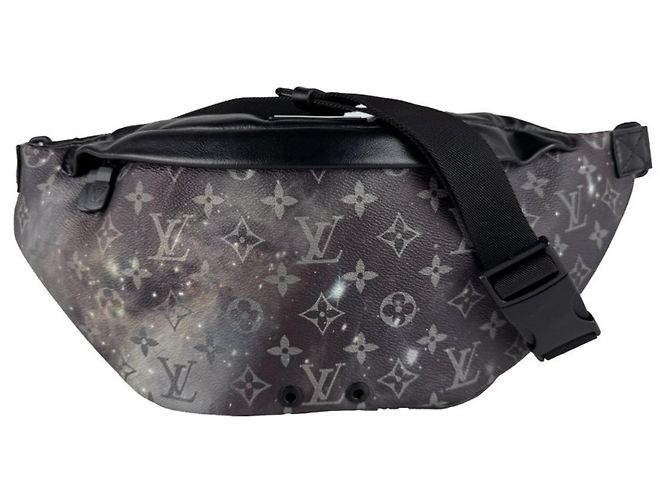 Pochete Louis Vuitton Black Monogram Preto