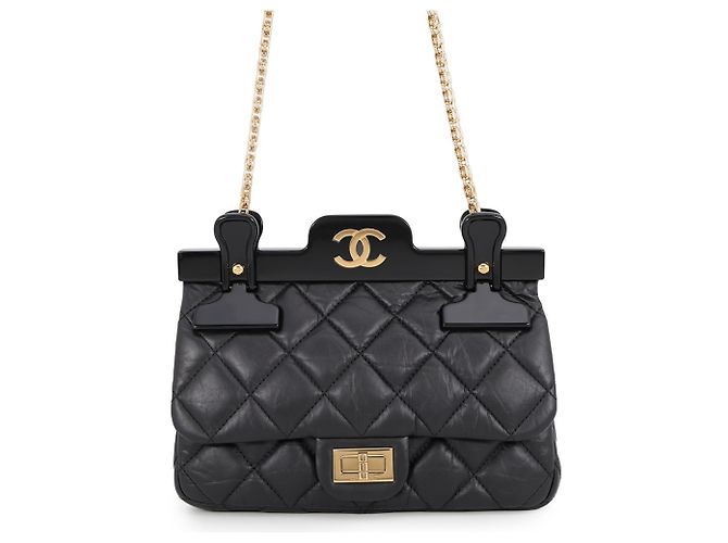 Bolsa de Ombro com Corrente Chanel Matelassé Preto