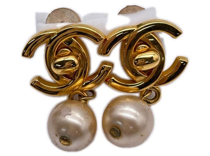Pendientes de clip Chanel Coco Mark de perlas artificiales Dorado