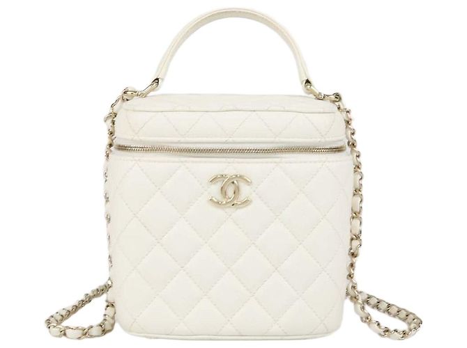 Bolsa Vanity Case Chanel em couro caviar matelassê branco