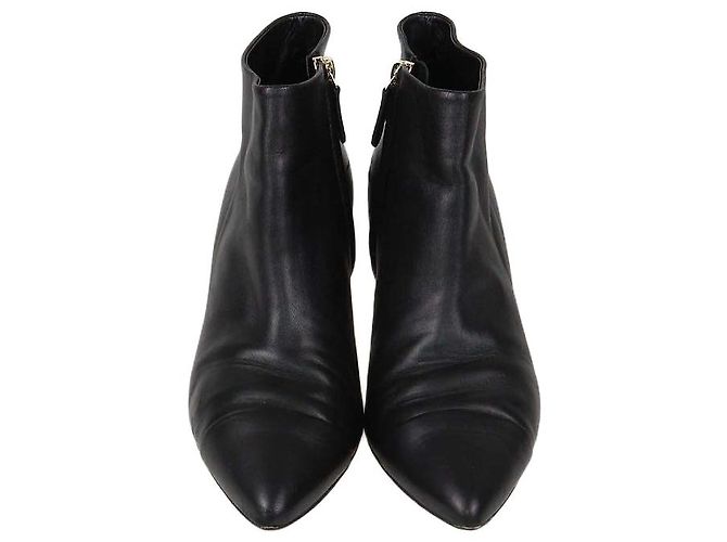 Botines Chanel de piel negra con puntera CC Negro