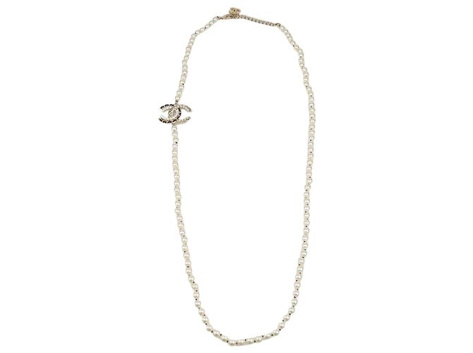 Collana lunga CC Chanel in metallo dorato, strass, perle sintetiche e lambskin